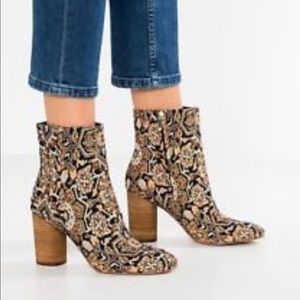 sam edelman tapestry boots